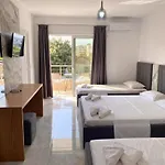 Hotel Four Islands 3*