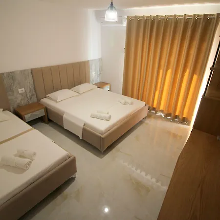 Four Islands كساميل