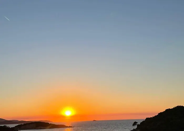 Отель Four Islands