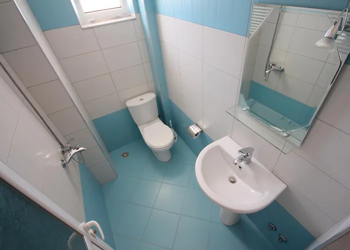 Отель Four Islands 3*